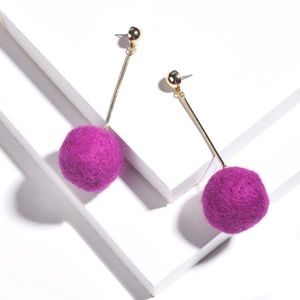 2/$35🖤 Anthropologie Gold Plated Pink Felted Wool Pom Poms Long Drop Ear…